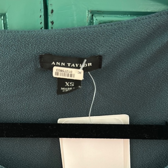 Ann Taylor Women's Blouse in Blue - Picture 2 of 8